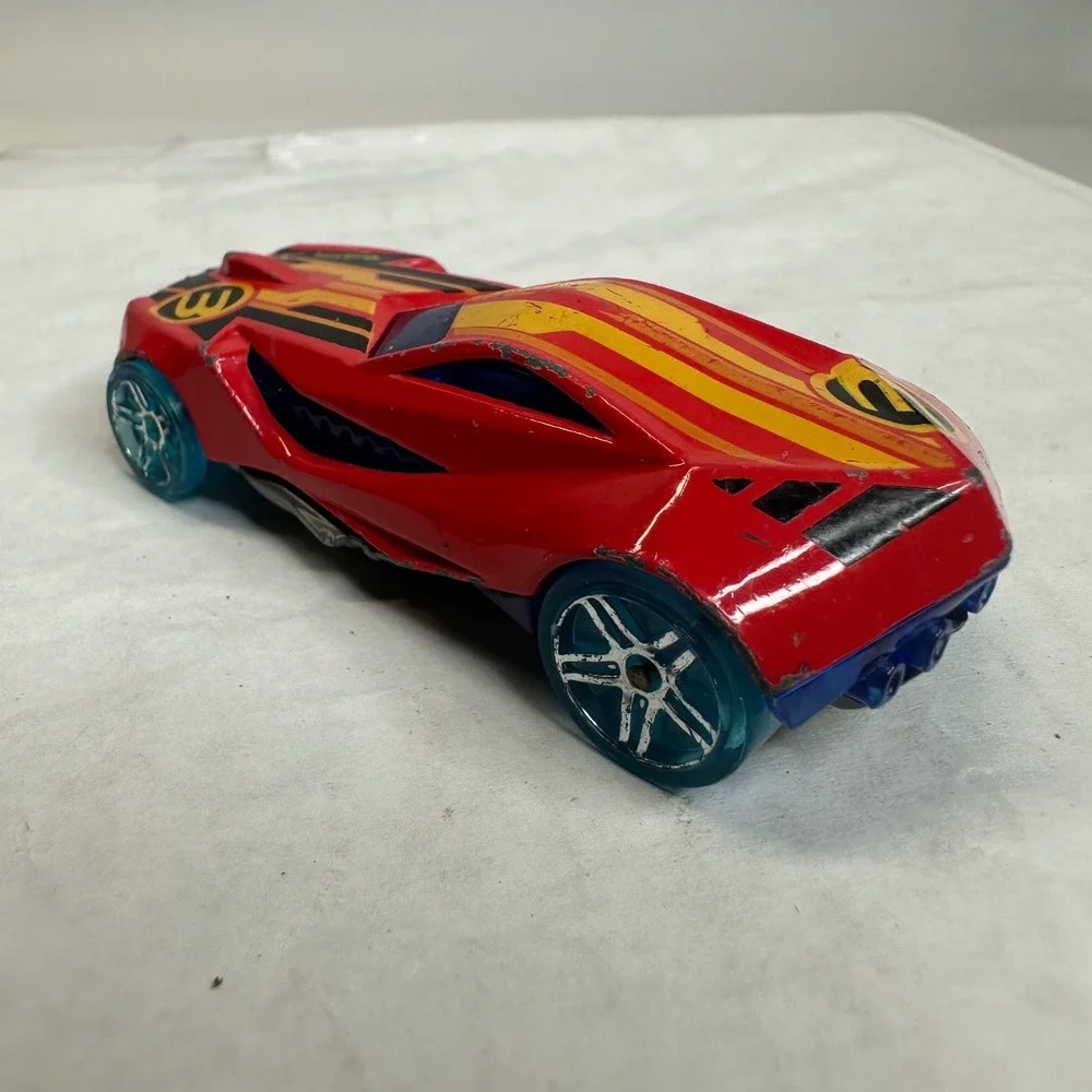 Hot Wheels Urban Agent Red 2008 Mattel Diecast Toy Car‎ Number 3 Blue Wheels